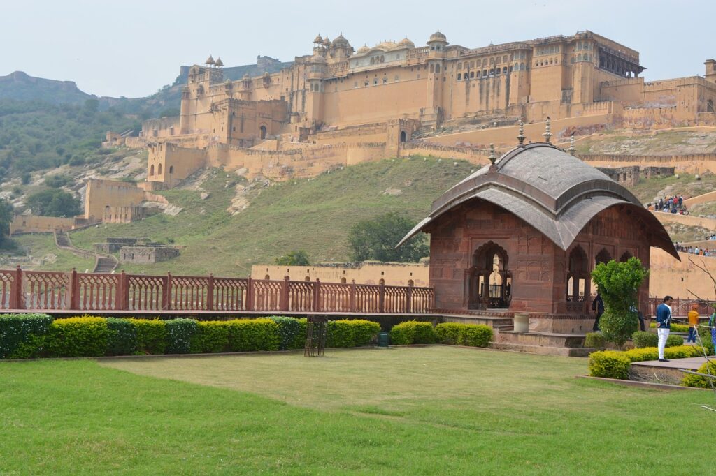 Amer Fort, is a historical fortress perched the top of the Cheel ka Teela (Hill of Eagles), nestled in the picturesque Aravalli Range