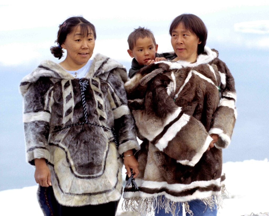 source: en.wikipedia.org Iglulingmiut Inuit women and child in traditional parkas (1999)